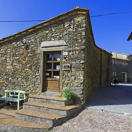 Gualdo Sleeps 3 With Pool And Wifi