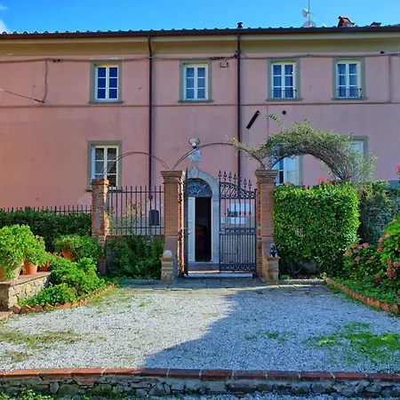 Apartment Gualdo Sleeps 3 With Pool And Wifi