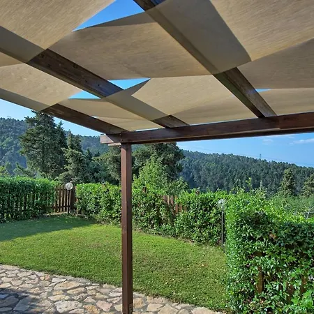 Apartment Gualdo Sleeps 3 With Pool And Wifi