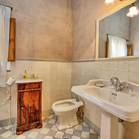 Apartment Gualdo Sleeps 3 With Pool And Wifi